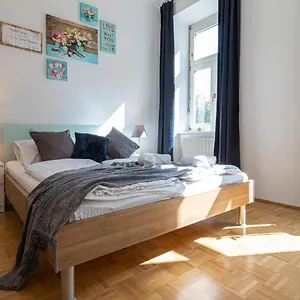 yeshello-elegant-apartment-near-central.vienna-besthotels.com/