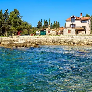 cuvi-beach-apartments.in-istria.net/